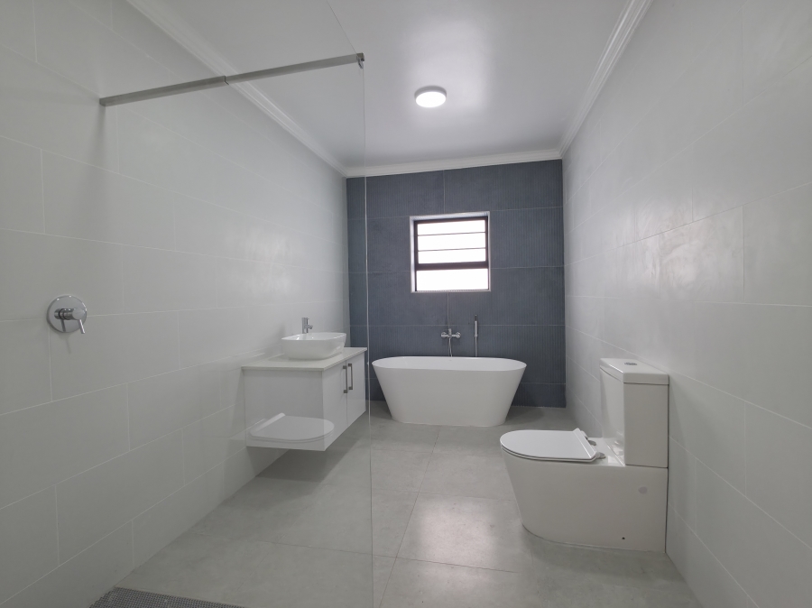 3 Bedroom Property for Sale in Wavecrest Eastern Cape